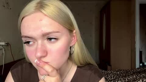 Snapshot of willettealfiero chatting on 04-14-26, 03:07 Sophia online show from 04-14-26, 03:07