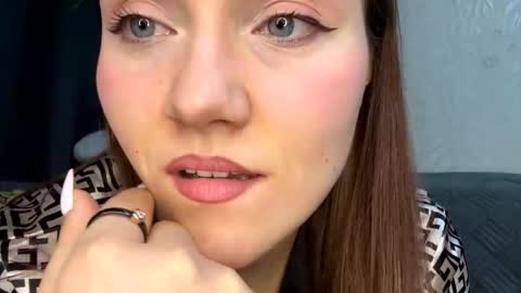 Adele online show from 02-04-26, 05:19