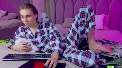 William online show from 09-14-25, 03:16