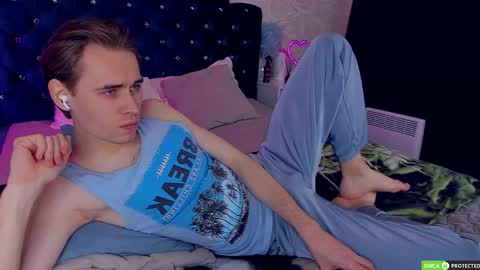 William online show from 09-28-25, 03:12