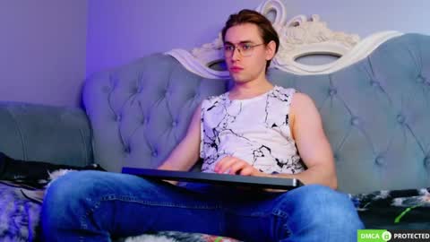 Snapshot of williamdyson chatting on 05-13-26, 03:48 William online show from 05-13-26, 03:48