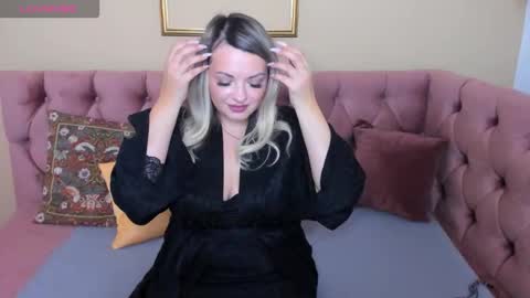 Snapshot of wilmasanders chatting on 10-19-25, 01:06 wilmasanders online show from 10-19-25, 01:06