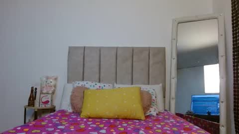 Only wilsonsiara01 online show from 02-01-26, 05:28