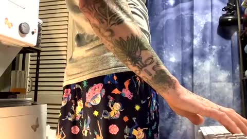 Snapshot of wiltryanything2x chatting on 03-03-25, 12:05 Will online show from 03-03-25, 12:05