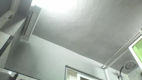 Snapshot of windowpane5 chatting on 10-19-25, 09:10 windowpane online show from 10-19-25, 09:10