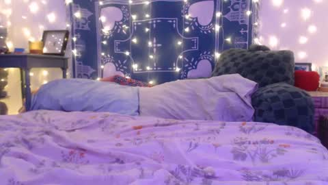 Eevie online show from 12-14-24, 04:34