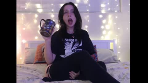 Eevie online show from 02-04-25, 02:28