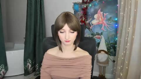 Snapshot of winterfairytale1 chatting on 12-24-24, 11:28 Amber online show from 12-24-24, 11:28