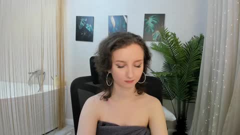 Snapshot of winterfairytale1 chatting on 02-06-25, 11:15 Amber online show from 02-06-25, 11:15