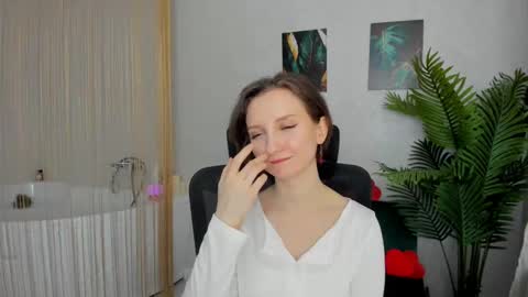 Snapshot of winterfairytale1 chatting on 02-14-25, 10:07 Amber online show from 02-14-25, 10:07