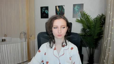 Snapshot of winterfairytale1 chatting on 02-17-25, 03:25 Amber online show from 02-17-25, 03:25