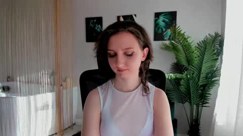 Snapshot of winterfairytale1 chatting on 02-17-25, 06:31 Amber online show from 02-17-25, 06:31