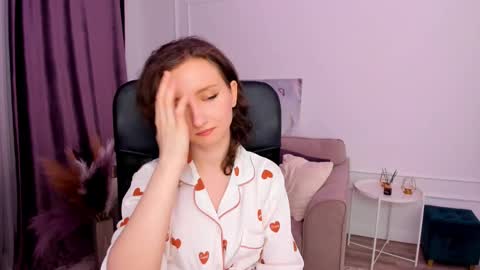 Snapshot of winterfairytale1 chatting on 02-18-25, 03:21 Amber online show from 02-18-25, 03:21