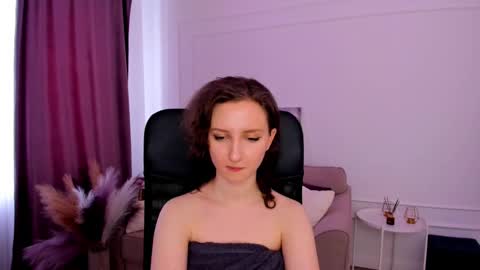Snapshot of winterfairytale1 chatting on 02-18-25, 06:26 Amber online show from 02-18-25, 06:26
