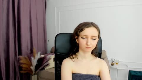 Snapshot of winterfairytale1 chatting on 02-23-25, 04:35 Amber online show from 02-23-25, 04:35