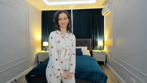 Snapshot of winterfairytale1 chatting on 02-24-25, 06:38 Amber online show from 02-24-25, 06:38