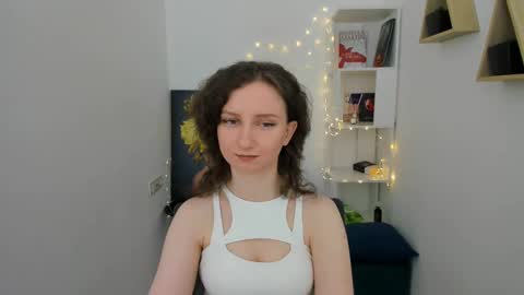 Snapshot of winterfairytale1 chatting on 02-25-25, 03:42 Amber online show from 02-25-25, 03:42