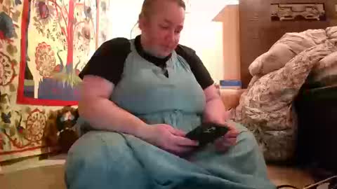 Annie online show from 10-15-25, 02:01