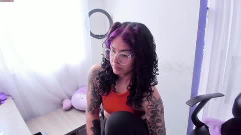     Luna Violeta  A r t i s t  online show from 01-30-25, 04:24