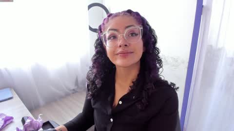     Luna Violeta  A r t i s t  online show from 02-02-25, 08:41