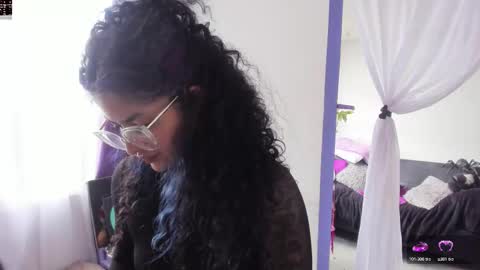     Luna Violeta  A r t i s t  online show from 09-21-25, 07:15