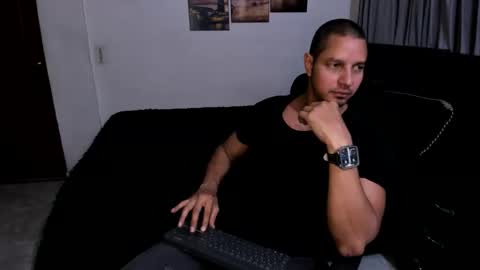 Magnus Dark independent model online show from 11-22-25, 04:11