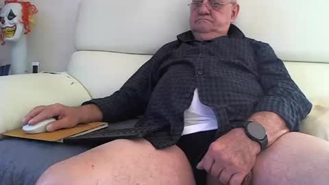 Snapshot of wobbel chatting on 12-23-24, 11:25 wobbel online show from 12-23-24, 11:25