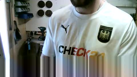 Snapshot of wolf021221 chatting on 09-13-25, 10:37 wolf021221 online show from 09-13-25, 10:37