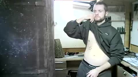 Snapshot of wolf021221 chatting on 10-25-25, 03:18 wolf021221 online show from 10-25-25, 03:18