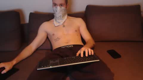 Snapshot of wolf021221 chatting on 04-13-26, 08:20 wolf021221 online show from 04-13-26, 08:20