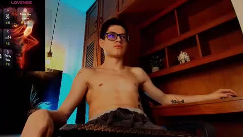  W O L F  online show from 10-04-25, 11:41