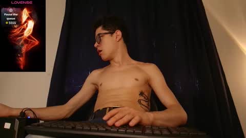  W O L F  online show from 10-07-25, 11:51