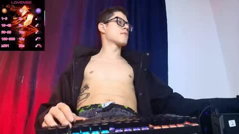 Snapshot of wolfan_sky chatting on 02-14-26, 12:02 W O L F online show from 02-14-26, 12:02