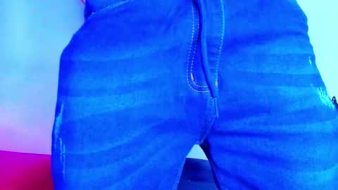 Snapshot of wolfan_sky chatting on 02-17-26, 11:18 W O L F online show from 02-17-26, 11:18