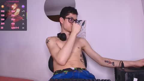 Snapshot of wolfan_sky chatting on 03-03-26, 11:49 W O L F online show from 03-03-26, 11:49