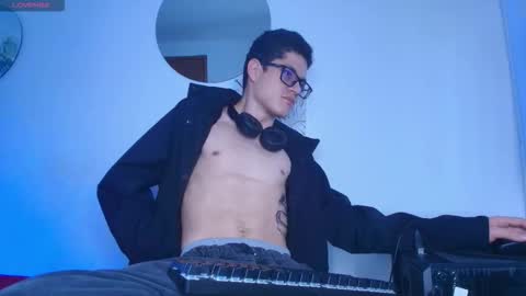 Snapshot of wolfan_sky chatting on 03-06-26, 11:28 W O L F online show from 03-06-26, 11:28