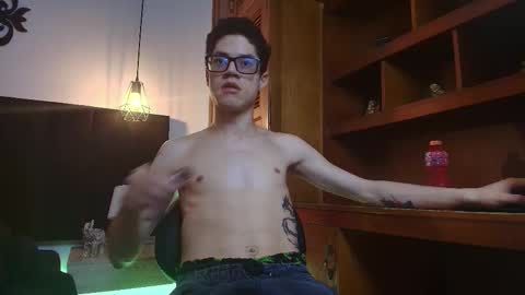 Snapshot of wolfan_sky chatting on 03-21-26, 11:26 W O L F online show from 03-21-26, 11:26