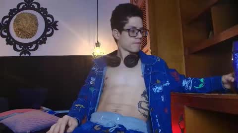 Snapshot of wolfan_sky chatting on 03-24-26, 11:26 W O L F online show from 03-24-26, 11:26