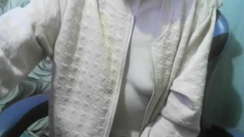 Snapshot of wolfxsnow chatting on 05-22-26, 07:41 wolfxsnow online show from 05-22-26, 07:41