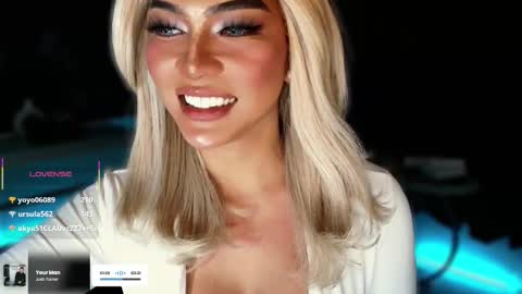 Snapshot of womanofyourdesire_ts chatting on 10-05-25, 06:17 Julia online show from 10-05-25, 06:17