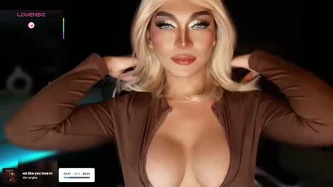 Snapshot of womanofyourdesire_ts chatting on 10-26-25, 12:05 Julia online show from 10-26-25, 12:05