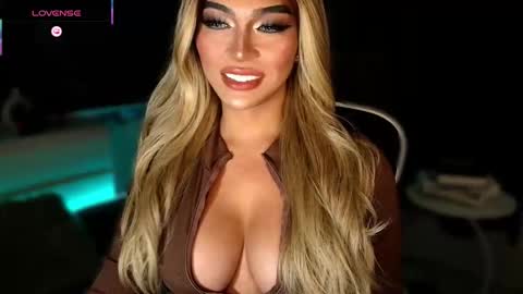 Julia online show from 11-22-25, 08:08