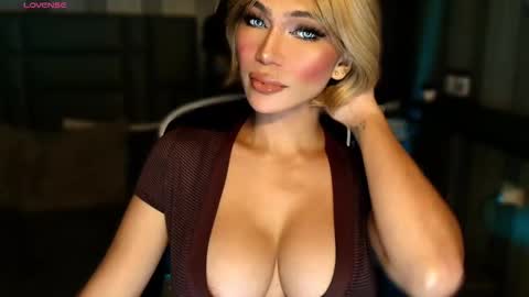 Julia online show from 01-19-26, 03:43