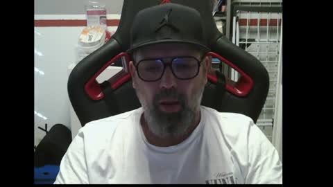 Snapshot of womenizzeer chatting on 06-22-26, 04:37 Adam online show from 06-22-26, 04:37