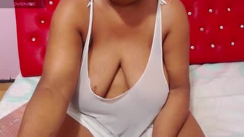 Snapshot of wonderfuldiana chatting on 03-21-26, 01:32 online show from 03-21-26, 01:32