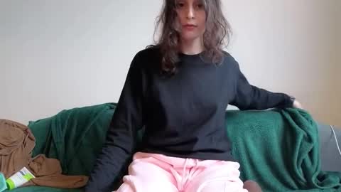 Snapshot of wonderland_stia chatting on 03-08-26, 01:37 Stia online show from 03-08-26, 01:37