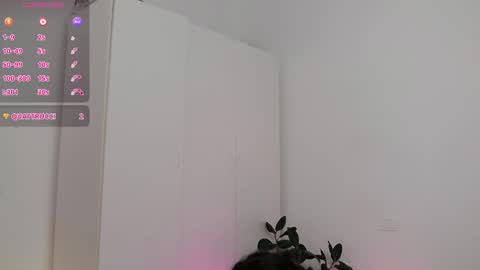 Snapshot of wonderwomannn chatting on 10-06-25, 08:28 Amalia online show from 10-06-25, 08:28