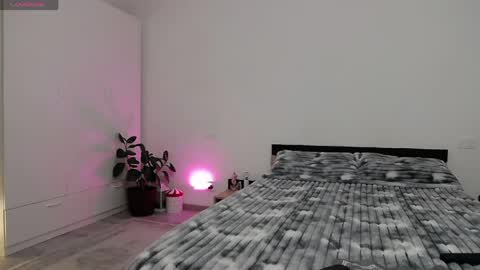 Amalia online show from 05-18-26, 01:17