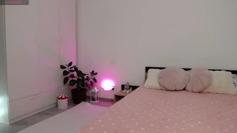Amalia online show from 06-19-26, 12:09