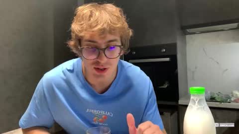 Snapshot of woods_jerk chatting on 10-28-25, 03:25 Mitya online show from 10-28-25, 03:25